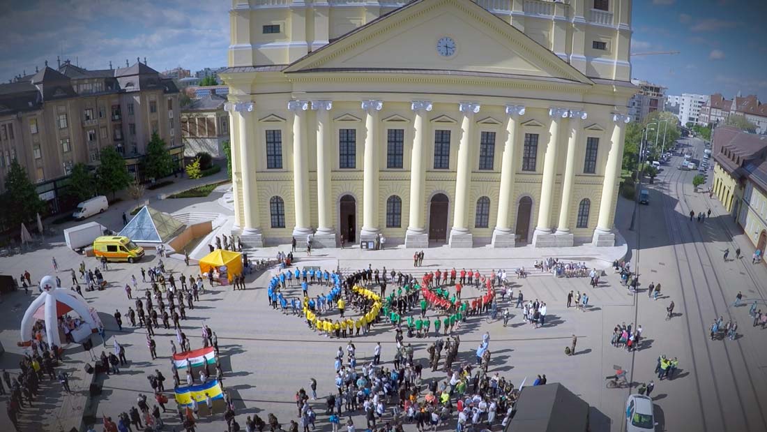 Diákok formáltak olimpiai ötkarikát Debrecenben