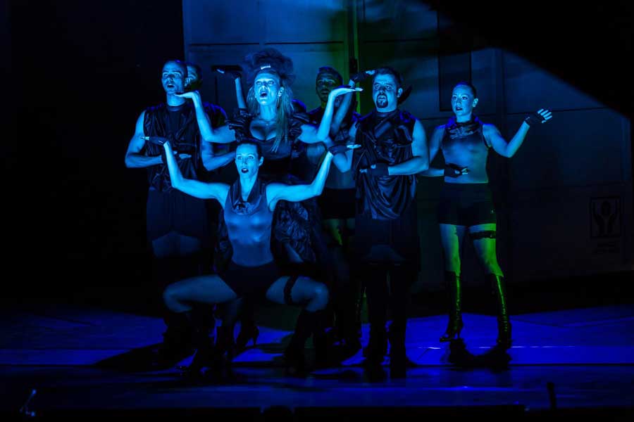 A Taurin trauma a Jókai Színházban