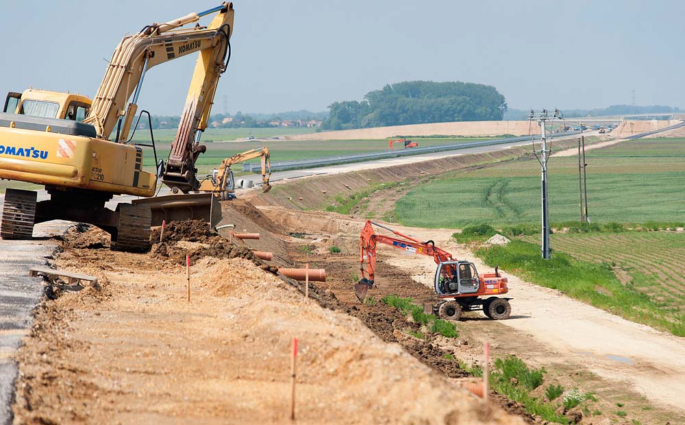 Épül az M86 autóút