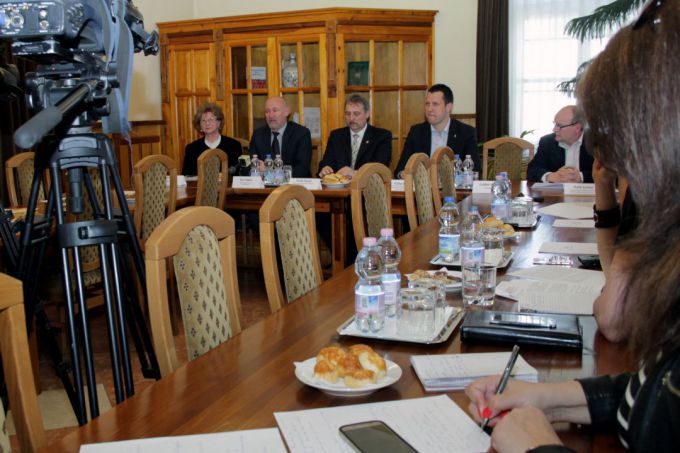 Sajtótájékoztató a miskolci Megyeházán