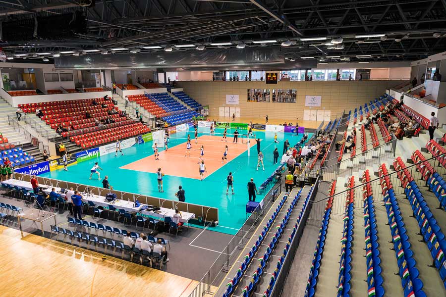 Átadták a felújított nyíregyházi sportcsarnokot
