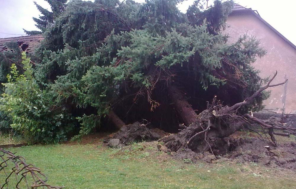 Több mint tízezer kárbejelentés érkezett a biztosítókhoz