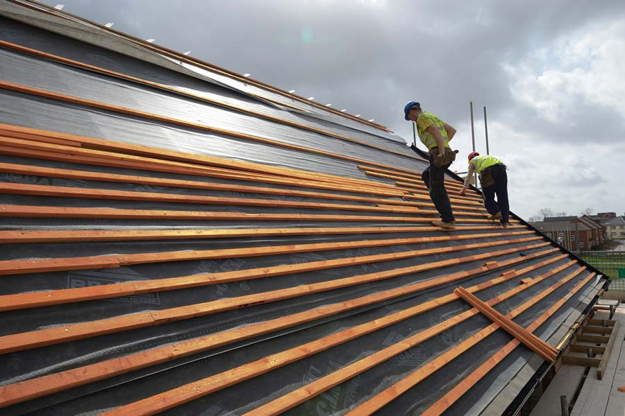 Építőanyagokkal segíti a szabolcsi jégkár károsultjait a Magyar Vöröskereszt