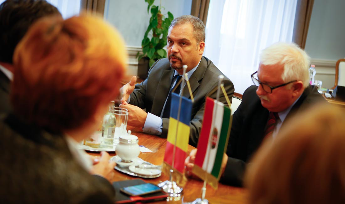 Arad megyei küldöttség a békési megyeházán