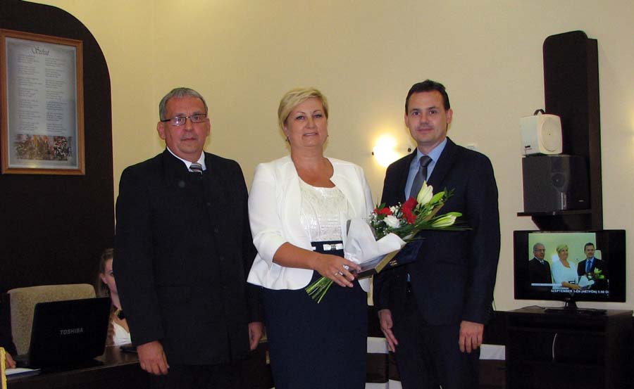 Péterfy Sándor-díjat vehetett át Südi Tamásné Németh Zoltántól