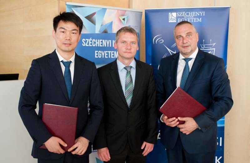 Szuperszámítógépet adtak át a győri Széchenyi István Egyetemen