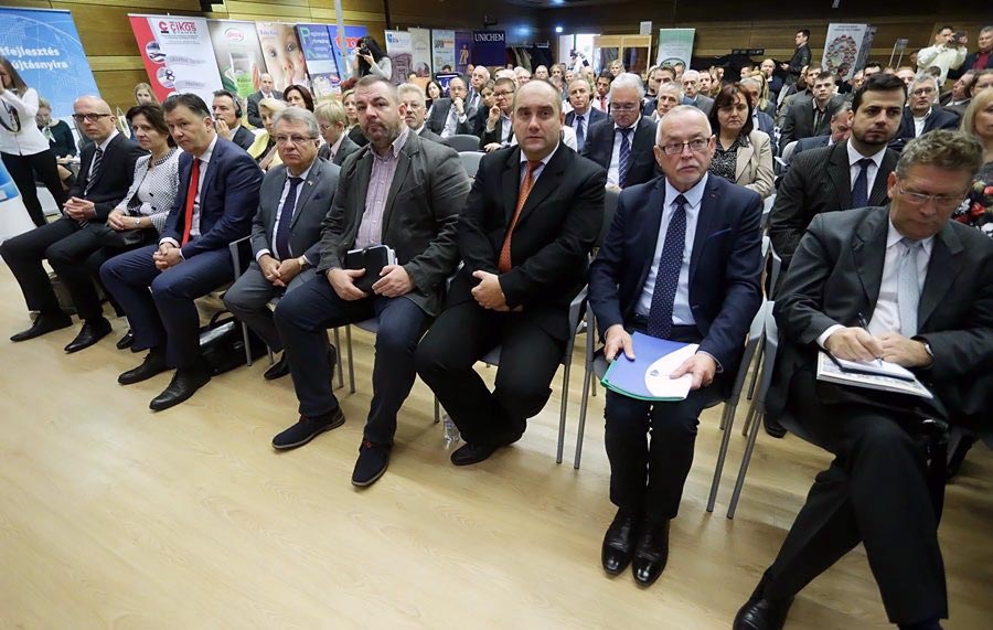 Szorosabbra fűznék a magyar-szerb üzleti kapcsolatokat a kamarák