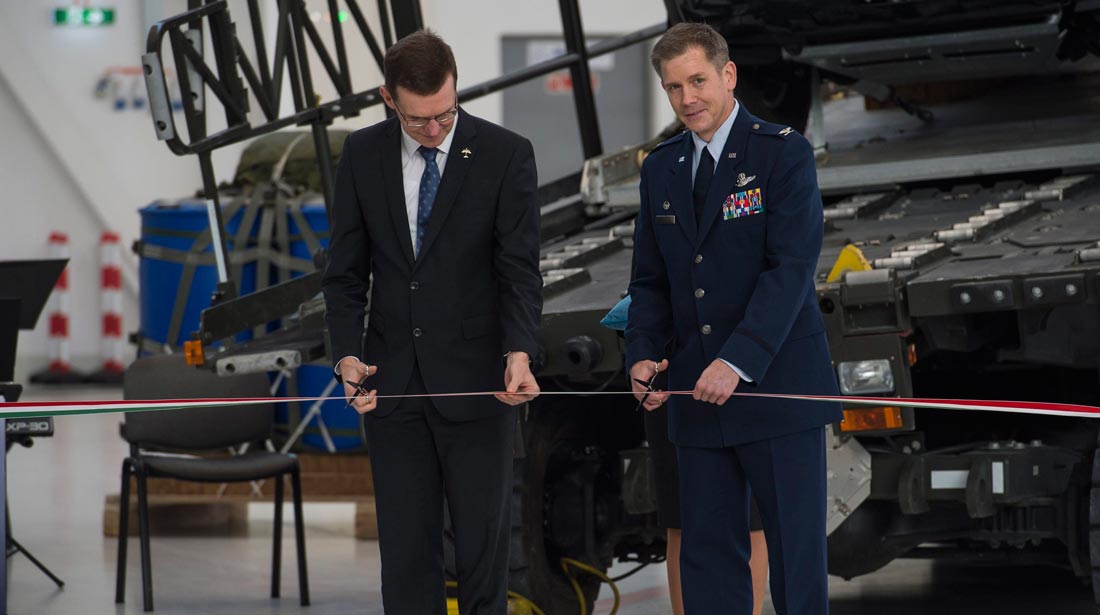 Katonai hangárkomplexumot adtak át a pápai repülőtéren