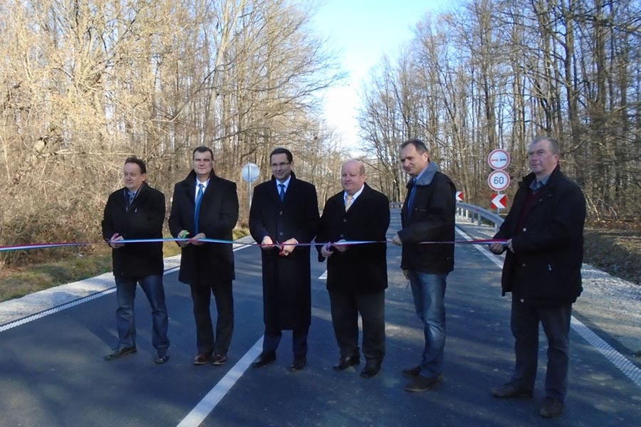 Átadták a 75-ös főút felújított szakaszát