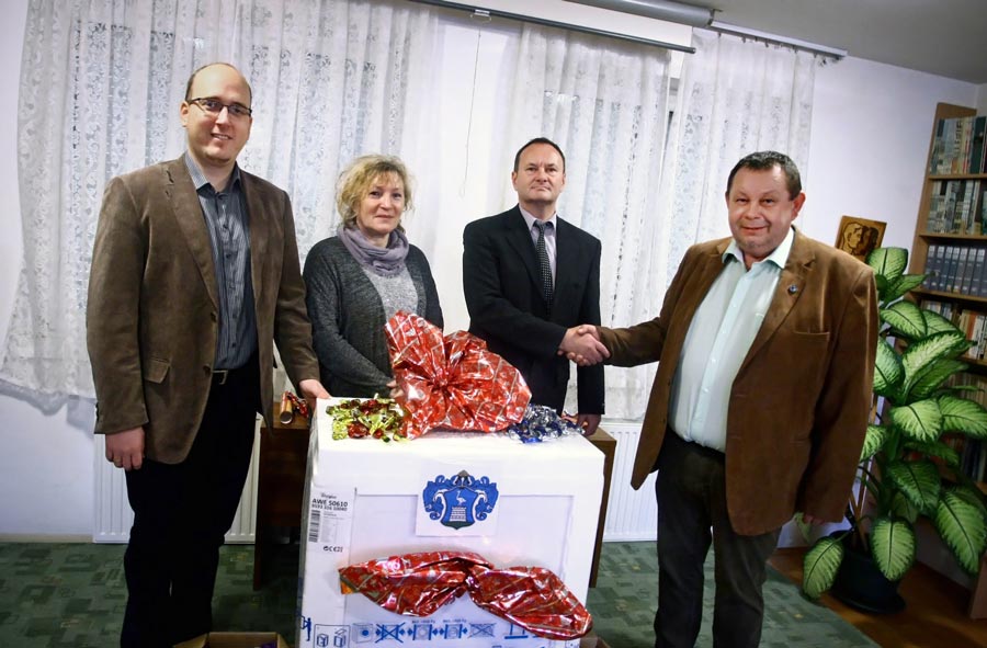 Megyei ajándék a gencsapáti gyermekvédelmi intézménynek