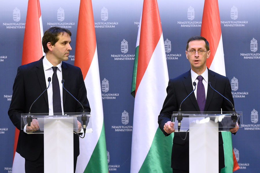 Varga Mihály: Magyarország hetedik éve csökkenti államadósságát