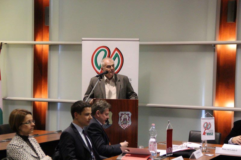 Vállalkozók a Megyeházán