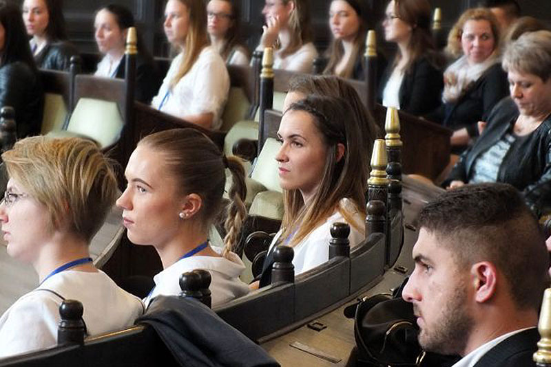 Hétfőtől csütörtökig Debrecenben versenyeznek a legjobb pénzügyes középiskolások