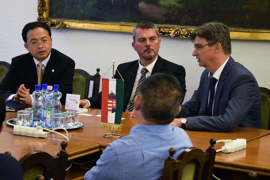 Kínai delegáció látogat Jász-Nagykun-Szolnok megyébe