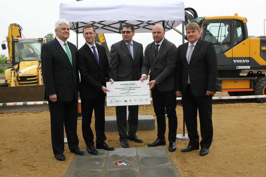 Varga Mihály: 44,4 kilométeres szakaszon épül az M4-es gyorsforgalmi út