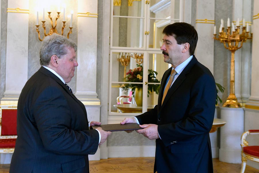 Fehérvári Tamás levélben gratulált Süli Jánosnak