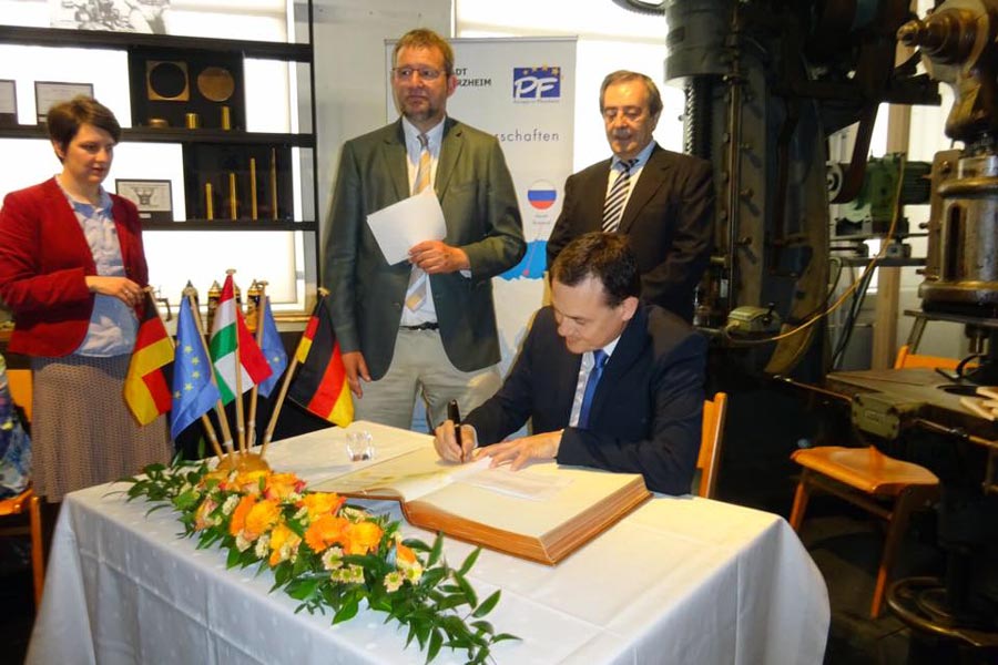 Nagyszabású jubileumi ünnepség Pforzheimben