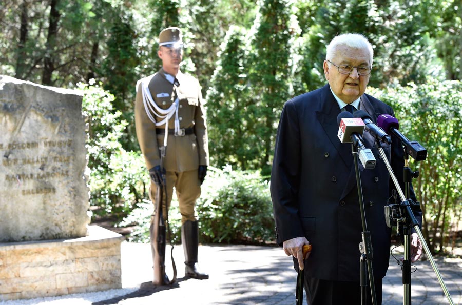 Boross Péter: tisztelni kell hőseinket!