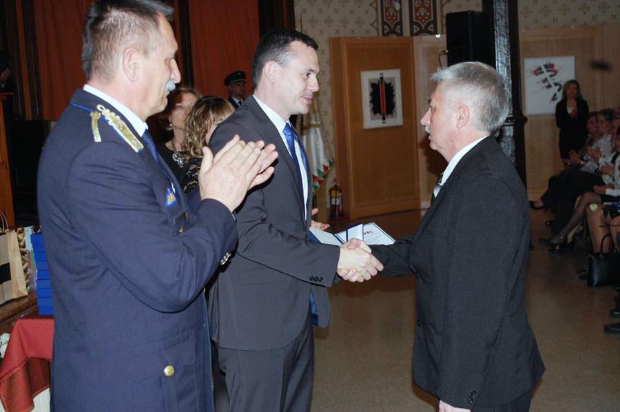 Megyei kitüntetést kapott a Bűnügyi Osztály vezetője