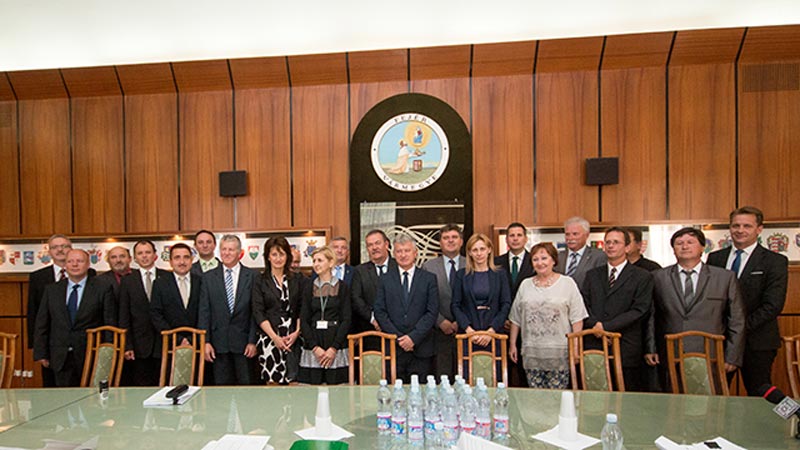 Aláírták a nyertes települések a támogatási szerződését Fejér megyében