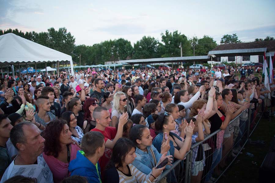 Hajnalig állt a bál Biharnagybajomban