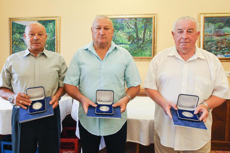 Emlékérmet kaptak a Haladás-legendák