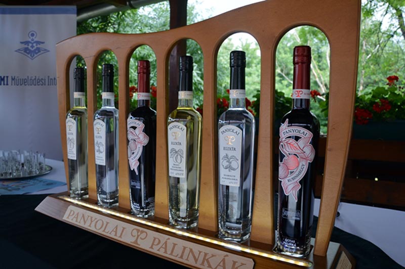 Népzenei koncertek és pálinkaverseny a 12. Panyolafeszten