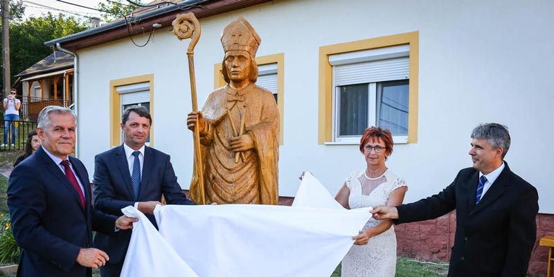 Szent Balázst ábrázoló szobrot avattak Zalaszentbalázson