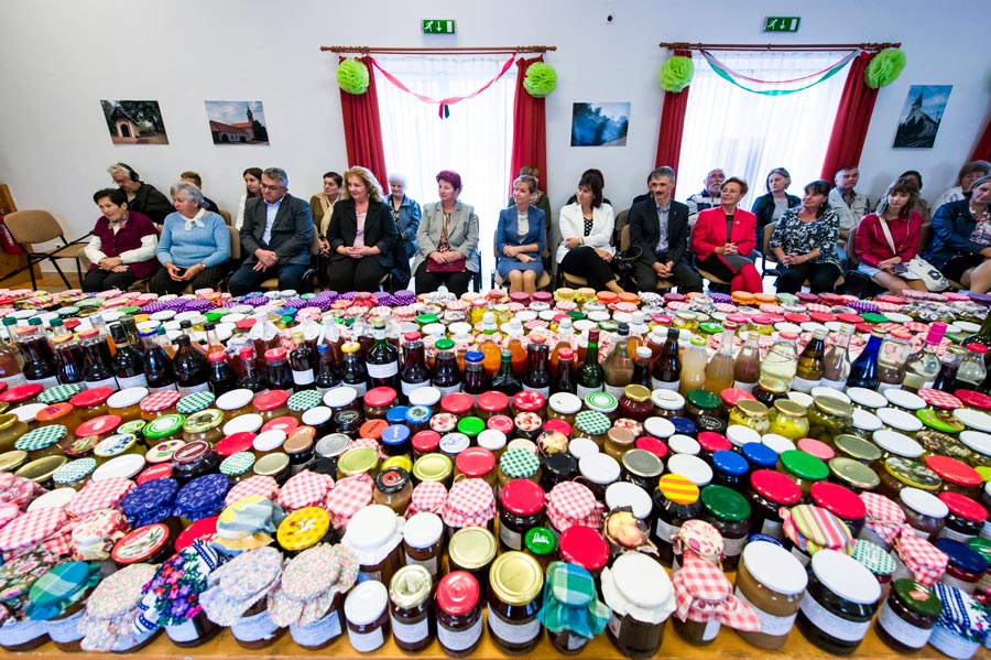 Nagycsaládosokat segítenek a nógrádi nyugdíjasok