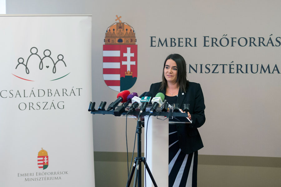 Novák Katalin: családbarát szülészeteket hoz létre a kormány