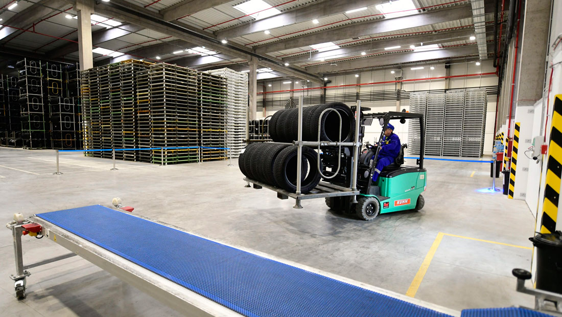 Átadták a Révész cégcsoport új logisztikai központját Nyíregyházán