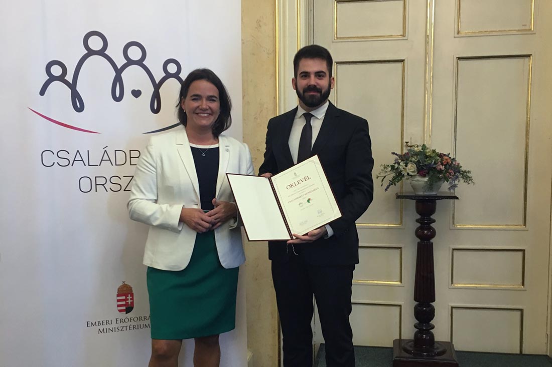 Családbarát díjat kapott a Vas Megyei Önkormányzati Hivatal