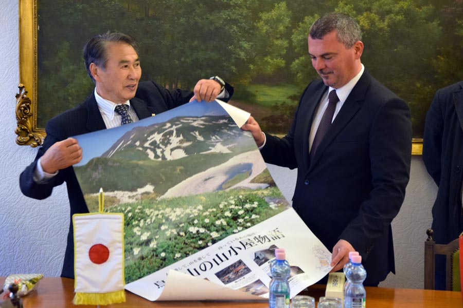 Japán vendégek a szolnoki megyeházán