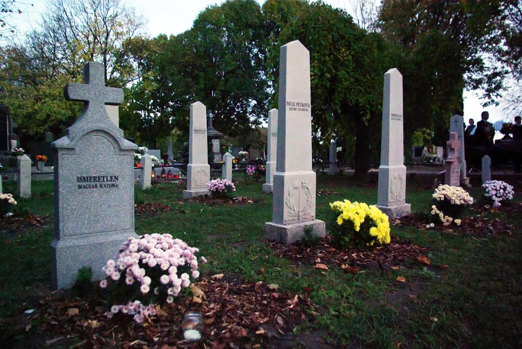 Év végéig várják a pályázatokat hadisírok, emlékművek felújítására