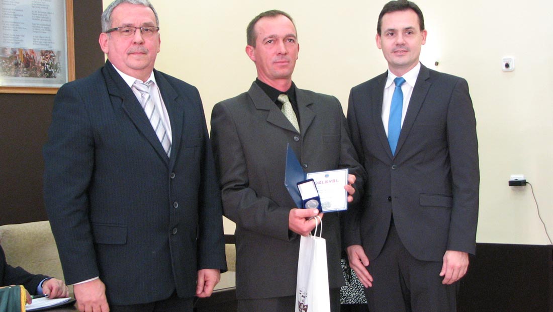 Megyei díjátadás a kapuvári képviselő-testületi ülés kezdetén