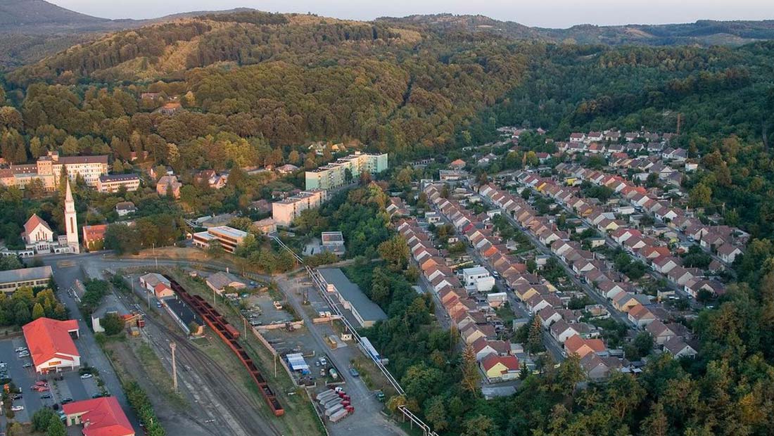 Több mint négyszázmillióból fejlesztheti iparterületeit Komló