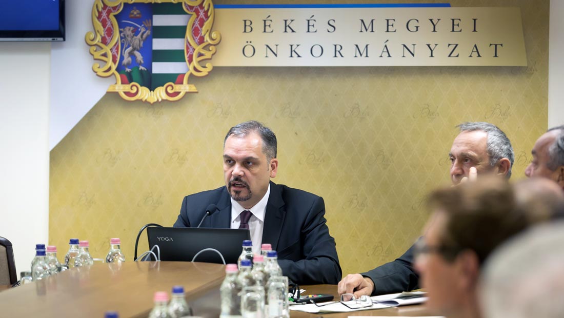 Soron kívül tárgyaltak a Soros tervvel kapcsolatos állásfoglalásról Békésben