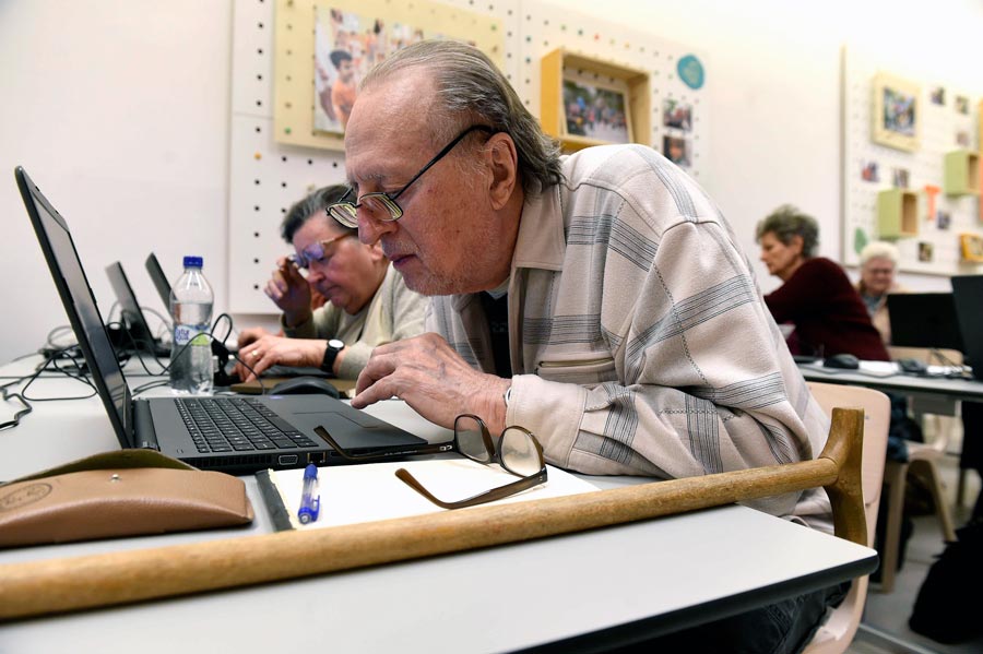 Elindult a százezer idős ember infokommunikációs képzését szolgáló program