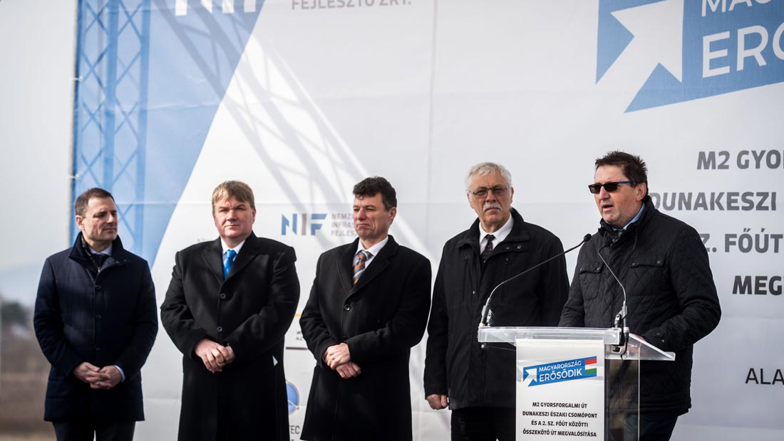 Letették az M2-est a 2-es főúttal összekötő út alapkövét