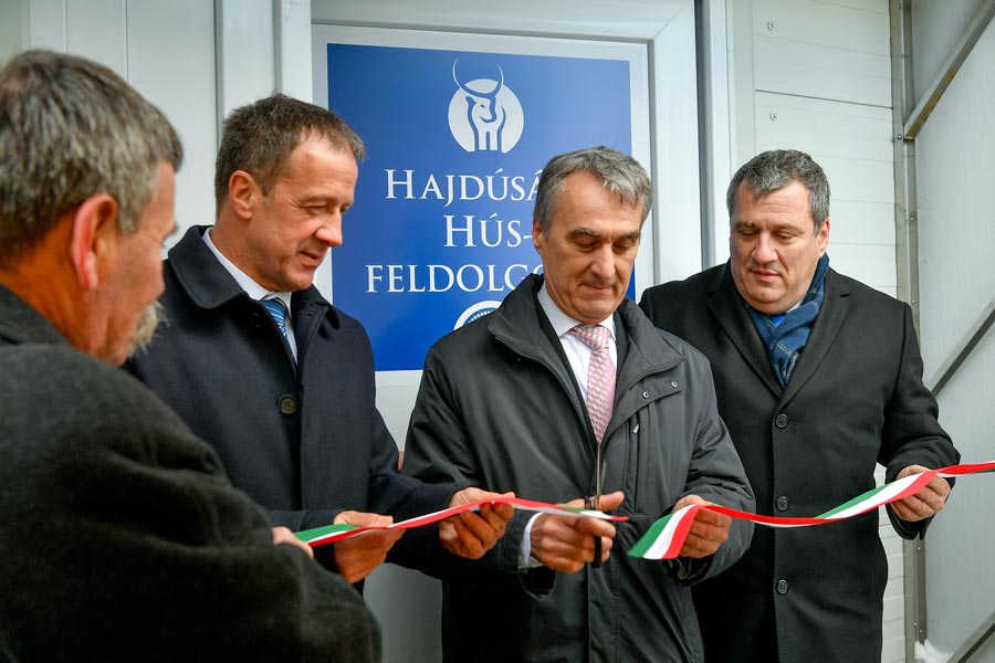 Önkormányzati húsfeldolgozó üzemet avattak Hajdúböszörményben
