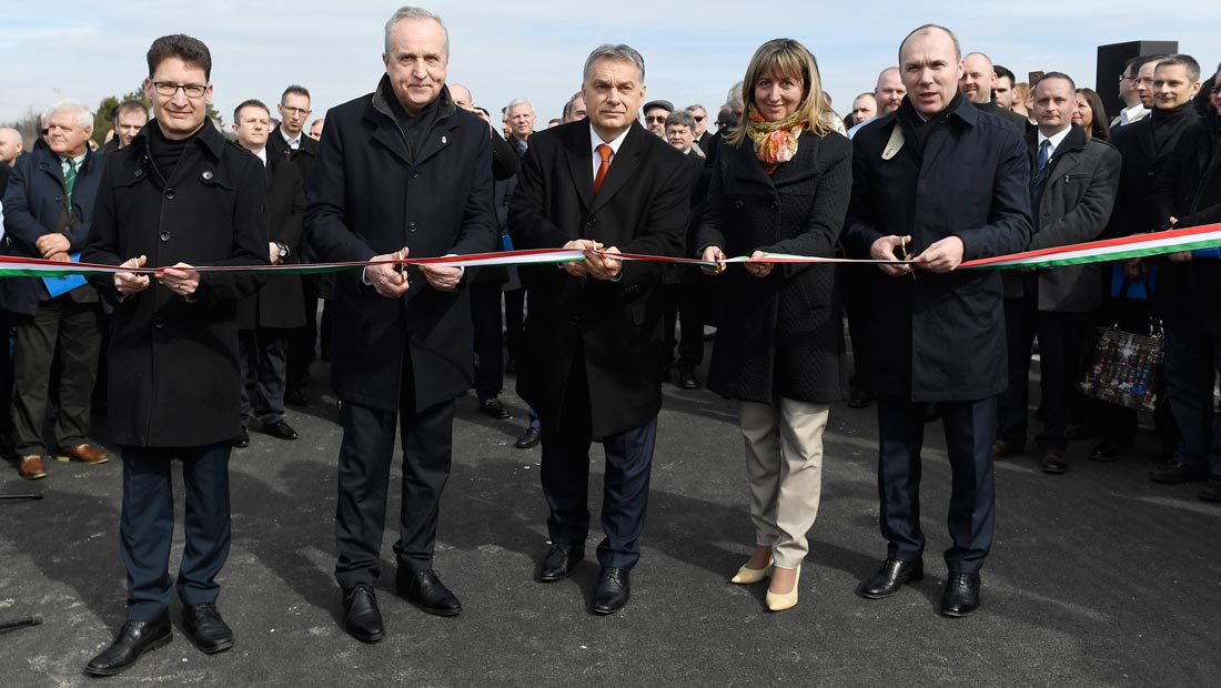 Átadták a 8-as főút várpalotát elkerülő szakaszát