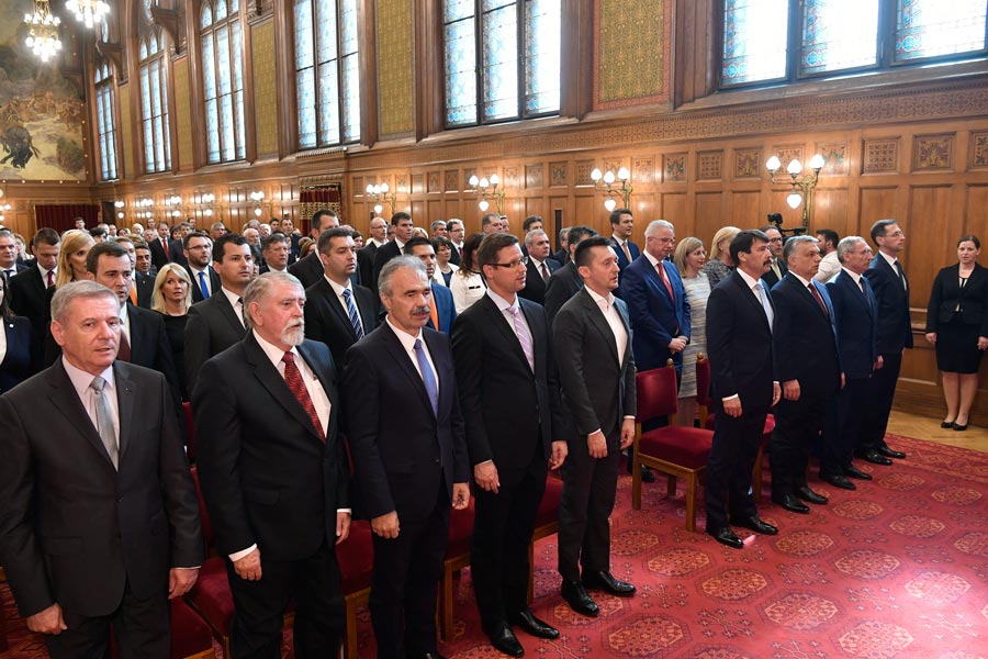Az államfő kinevezte az új kormány államtitkárait