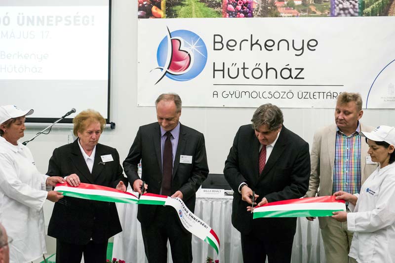 Új gyümölcsfeldolgozó üzemet adtak át Berkenyén