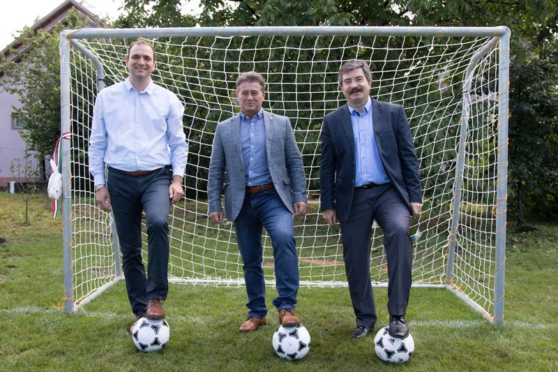 Ondód új füvesén már pattogott a labda