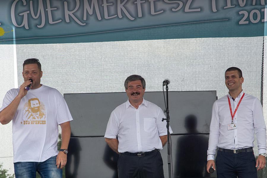 Pajna Zoltán is köszöntötte a családokat Debrecenben