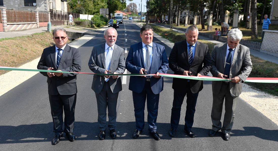 Megújult a 31-es főút csaknem három kilométeres szakasza Tápiószecsőn