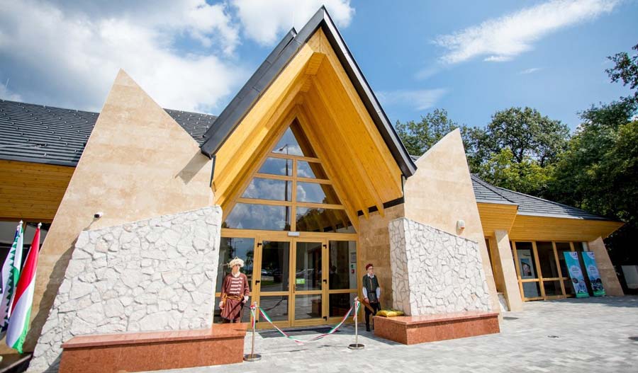 Látogatóközpont nyílt a tatabányai Turulnál