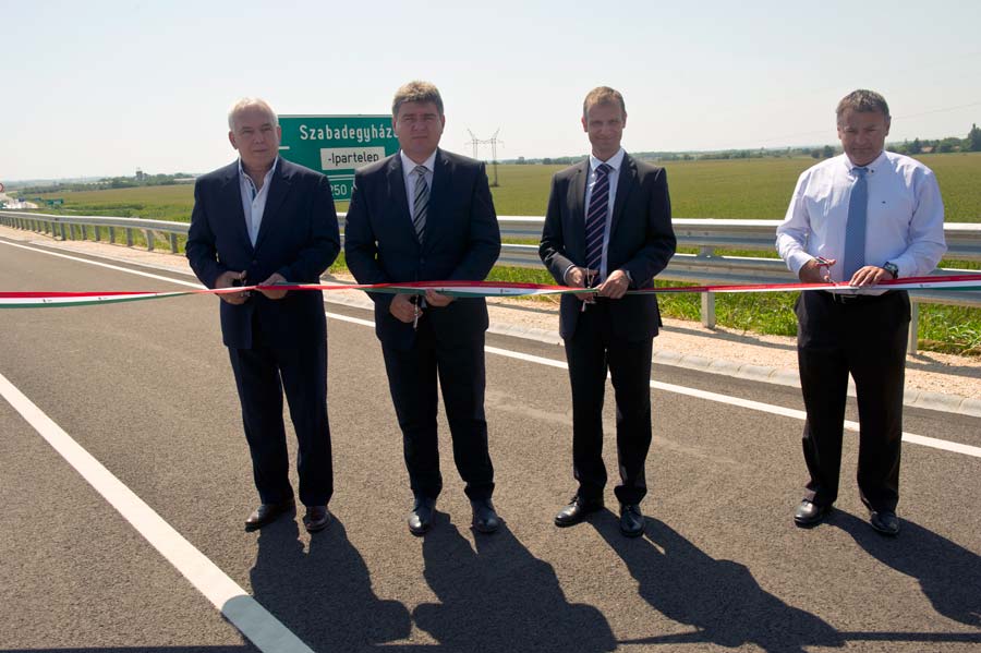Átadták a forgalomnak a 62-es számú főút Szabadegyháza-ipartelepet elkerülő szakaszát
