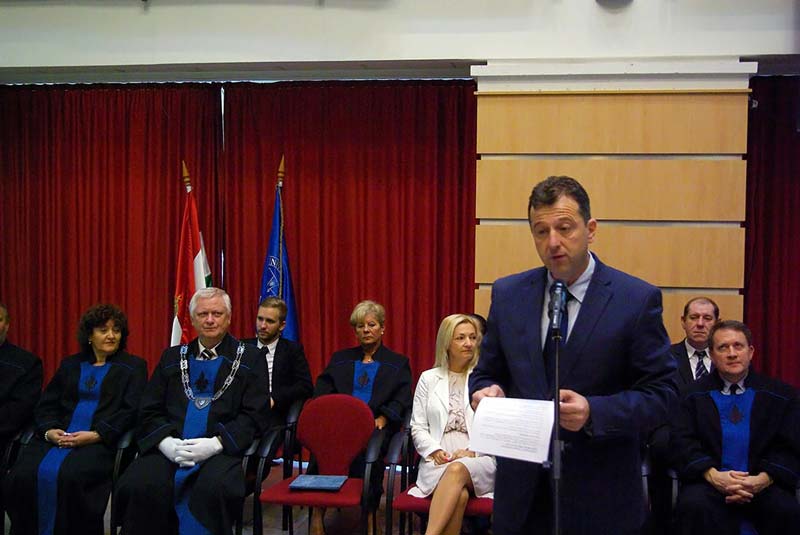 Ribányi József képviselte a megyei önkormányzatot a tanévnyitón