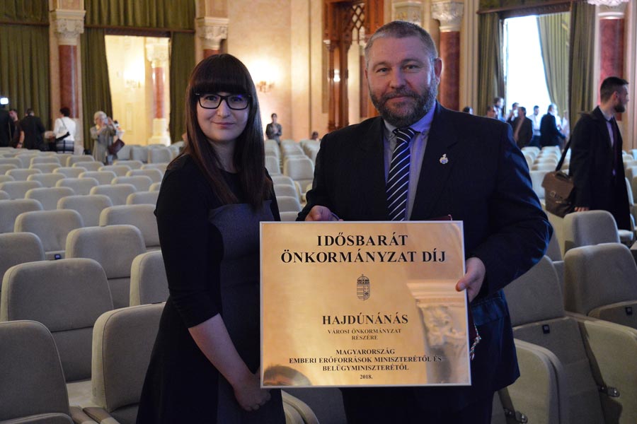 Átadták az Idősbarát önkormányzat és az Idősekért díjakat